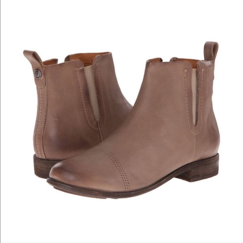 Olukai Malie Boots 9.5